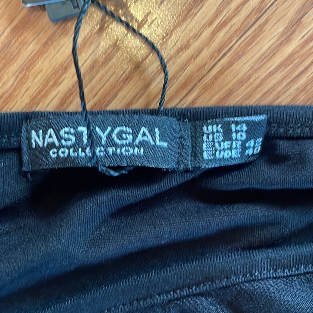 NWT Nasty Gal Black It Must V Love Plunging V-Neck Bodysuit Size U.S. 10 - Picture 5 of 9